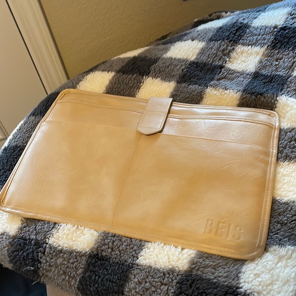 BEIS Accessories Like New Beis Laptop Case In Beige Poshmark